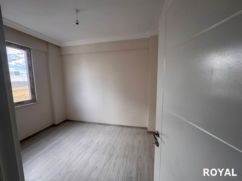 ROYAL'DEN YÜKSEK KAT UNIWORLD 2. ETAP ÖN E-BLOK 4.KAT K-B CEPHE